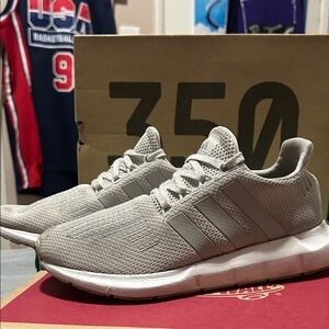 adidas swift women’s Light Gray Knit Low-Top Sneakers